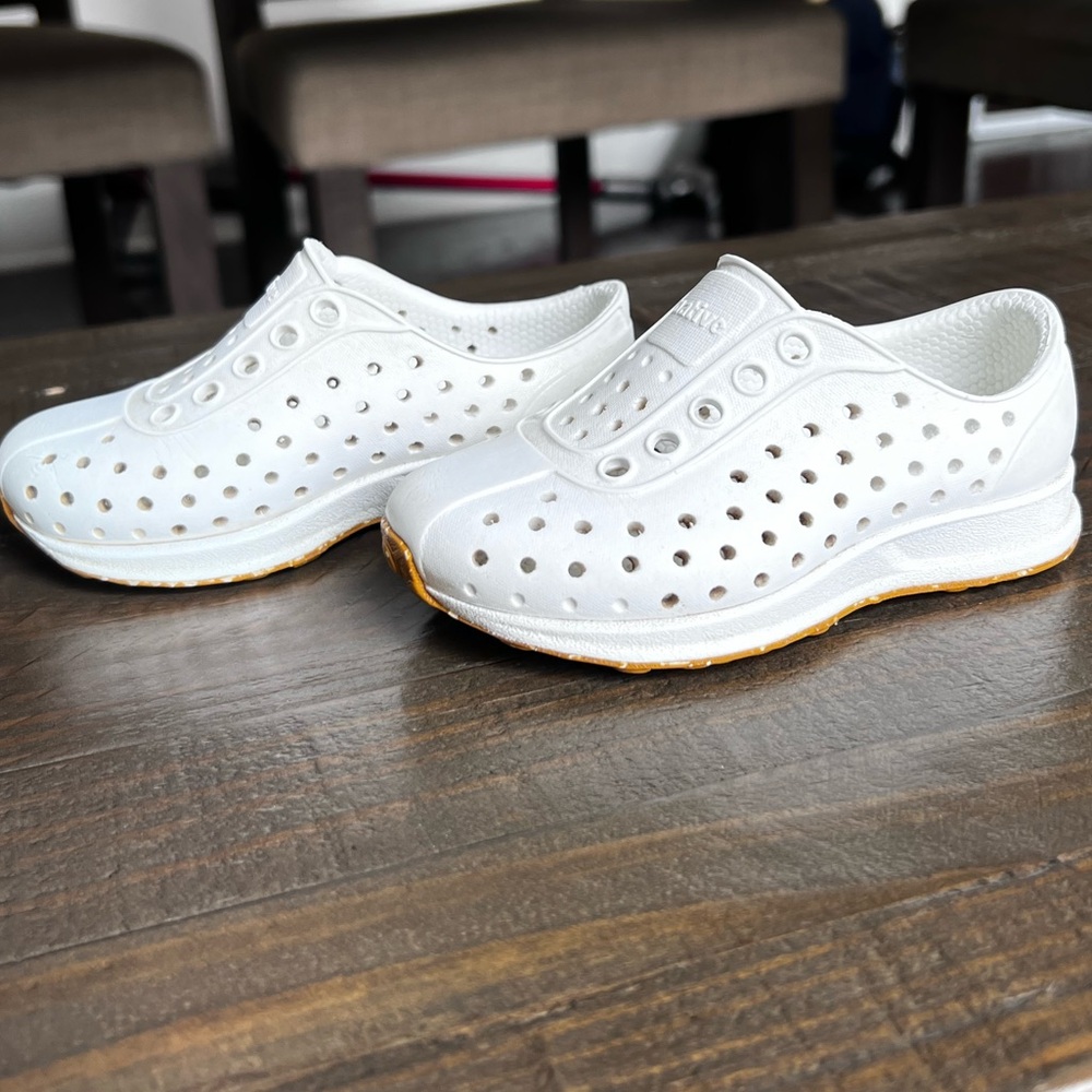 Native Toddler C5 shoes in sell white. Gently used.
